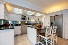 Veeve - The Barnes Family Haven, London